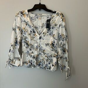 Abercrombie & Fitch 3/4 sleeve floral crop top